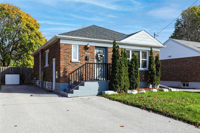 303 Cadillac Ave S, House detached with 2 bedrooms, 2 bathrooms and 4 parking in Oshawa ON | Card Image