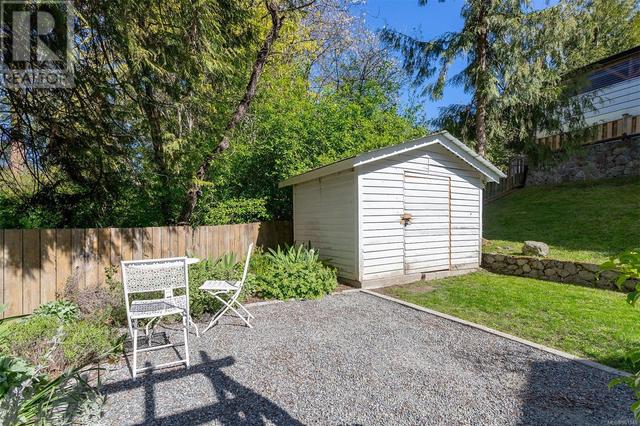 4605 Pipeline Rd, House detached with 2 bedrooms, 1 bathrooms and 2 parking in Saanich BC | Image 25