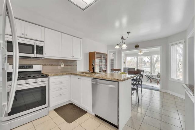 85 Cityview Circ, House detached with 2 bedrooms, 4 bathrooms and 4 parking in Barrie ON | Image 5