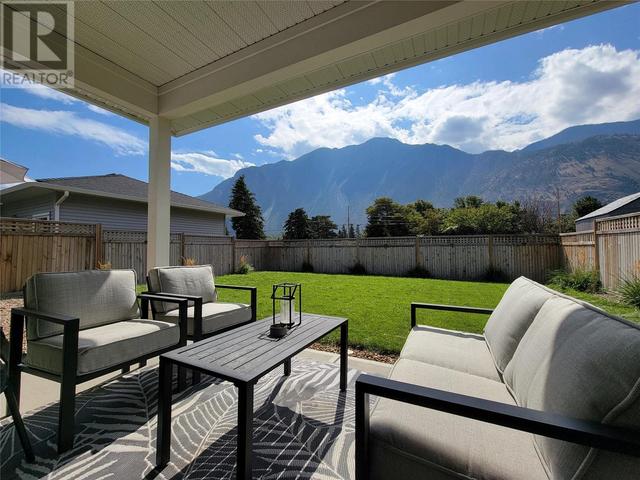 397 10th Avenue, House detached with 3 bedrooms, 2 bathrooms and 2 parking in Okanagan Similkameen G BC | Image 8