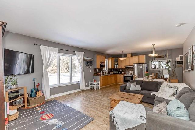 1081 Larch St, House detached with 2 bedrooms, 1 bathrooms and 9 parking in Innisfil ON | Image 37