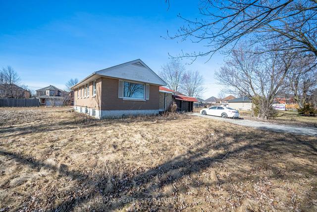 12148 Hurontario St, House detached with 3 bedrooms, 1 bathrooms and 6 parking in Brampton ON | Image 2