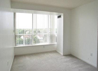 706 - 12 Laurelcrest St, Condo with 2 bedrooms, 1 bathrooms and 1 parking in Brampton ON | Image 4