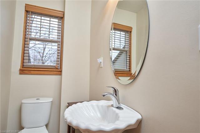 525 Emery Street E, House detached with 2 bedrooms, 2 bathrooms and 5 parking in London ON | Image 20