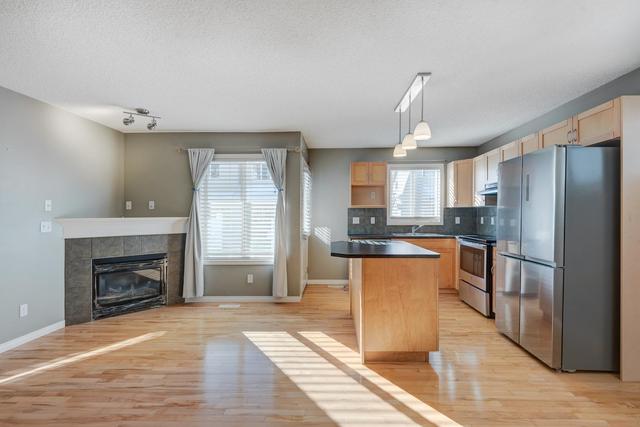 186 Royal Oak Gardens Nw, Home with 3 bedrooms, 1 bathrooms and 2 parking in Calgary AB | Image 4