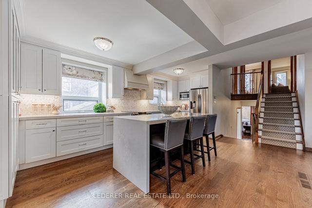 174 King St, House detached with 4 bedrooms, 3 bathrooms and 6 parking in Toronto ON | Image 2