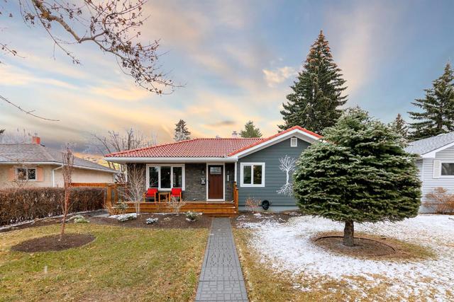 4212 45 Street Sw, House detached with 3 bedrooms, 3 bathrooms and 3 parking in Calgary AB | Image 1