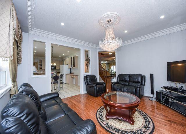 27 Northface Cres, House detached with 5 bedrooms, 5 bathrooms and 2 parking in Brampton ON | Image 8