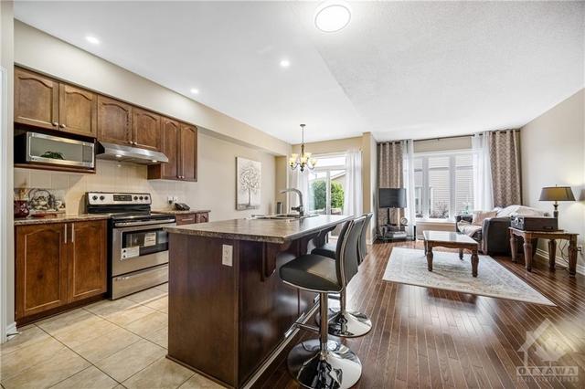 213 Butterfly Walk, Townhouse with 3 bedrooms, 3 bathrooms and 3 parking in Ottawa ON | Image 7