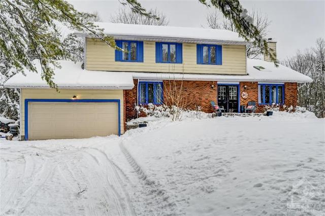 105 Plantation Drive, House detached with 4 bedrooms, 3 bathrooms and 10 parking in Ottawa ON | Image 1