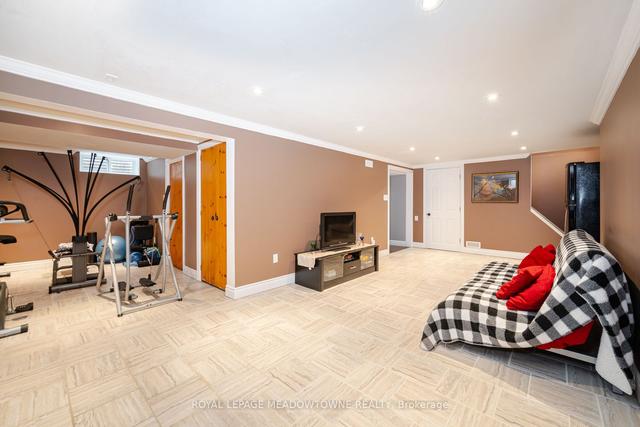 62 Terrace Dr, House detached with 4 bedrooms, 4 bathrooms and 6 parking in Hamilton ON | Image 22