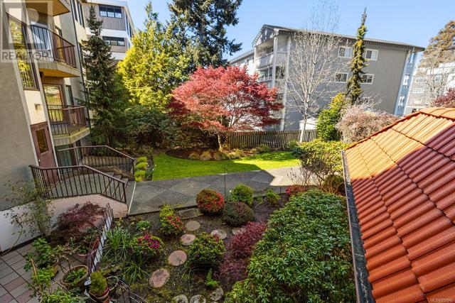 215 - 1149 Rockland Ave, Condo with 2 bedrooms, 2 bathrooms and 1 parking in Victoria BC | Image 12