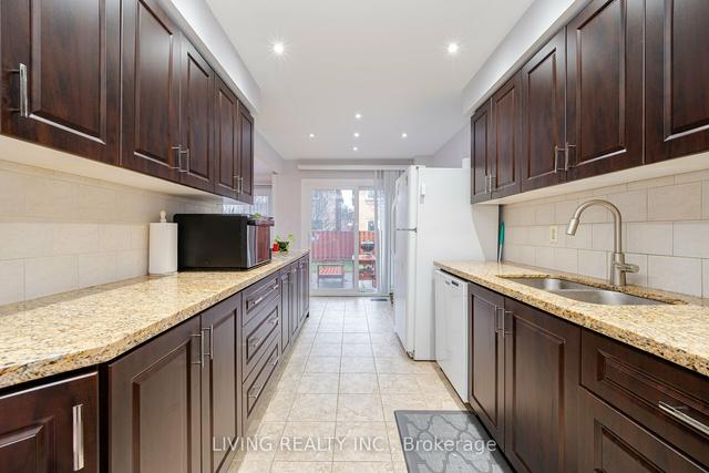 41 Jonathan Gate, House detached with 3 bedrooms, 3 bathrooms and 3 parking in Vaughan ON | Image 3