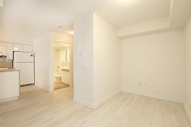 1011 - 15 Singer Crt, Condo with 1 bedrooms, 2 bathrooms and 1 parking in Toronto ON | Image 10