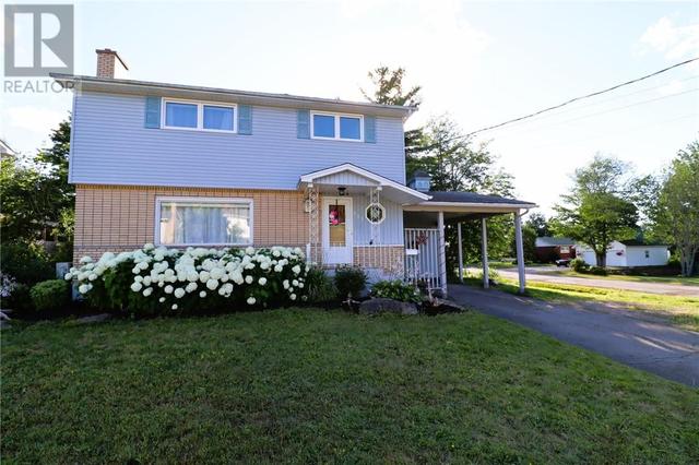 901 Cleveland Ave, House detached with 4 bedrooms, 1 bathrooms and null parking in Riverview NB | Card Image