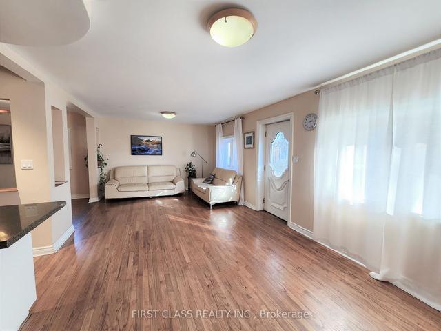 180 Cocksfield Ave, House detached with 3 bedrooms, 2 bathrooms and 8 parking in Toronto ON | Image 22