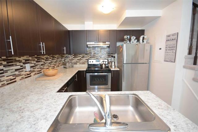 0403 - 2420 Baronwood Dr, Townhouse with 2 bedrooms, 3 bathrooms and 1 parking in Oakville ON | Image 5