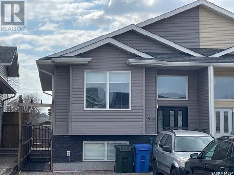 869 6th Street E, House semidetached with 4 bedrooms, 2 bathrooms and null parking in Prince Albert SK | Card Image