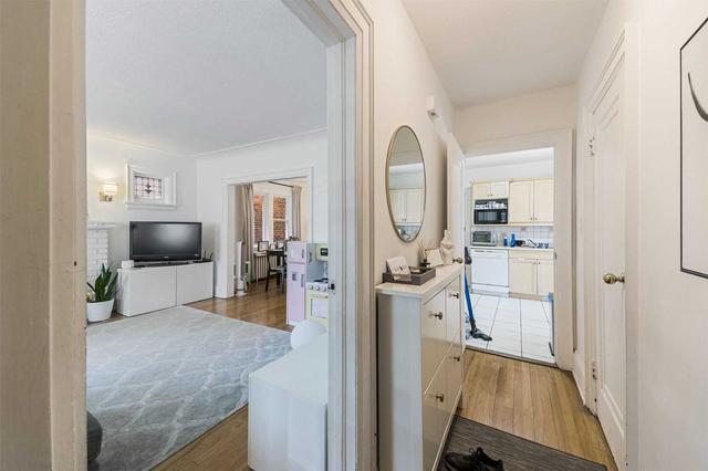 main - 70 Burnaby Blvd, House detached with 3 bedrooms, 1 bathrooms and 1 parking in Toronto ON | Image 10