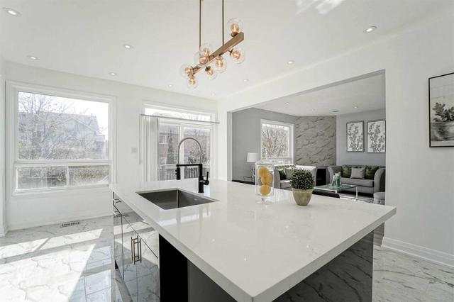 7074 Gooderham Estate Blvd, House detached with 4 bedrooms, 6 bathrooms and 6 parking in Mississauga ON | Image 4