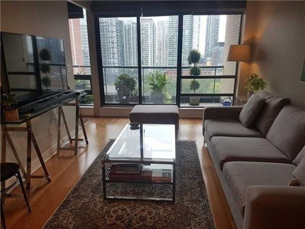 1215 - 438 King St W, Condo with 1 bedrooms, 2 bathrooms and 1 parking in Toronto ON | Image 3