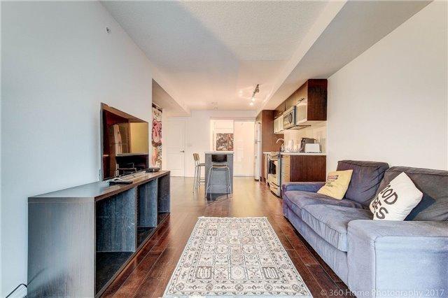 1509 - 386 Yonge St, Condo with 2 bedrooms, 2 bathrooms and 1 parking in Toronto ON | Image 11