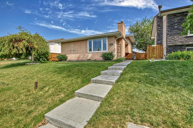 5920 18 Avenue Ne, House detached with 4 bedrooms, 2 bathrooms and 5 parking in Calgary AB | Image 1
