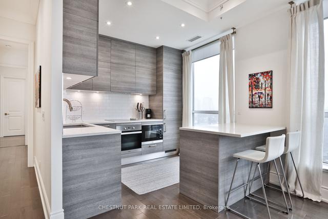 905 - 23 Glebe Rd W, Condo with 2 bedrooms, 2 bathrooms and 1 parking in Toronto ON | Image 4