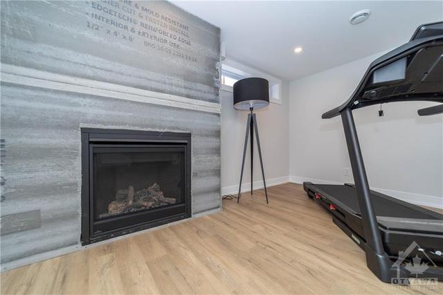 1284 Collins Avenue, House detached with 3 bedrooms, 4 bathrooms and 5 parking in Ottawa ON | Image 28