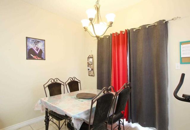 141 Santa Maria Tr E, House detached with 3 bedrooms, 4 bathrooms and 3 parking in Vaughan ON | Image 3