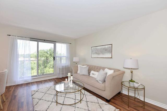 404 - 60 Gulliver Rd, Condo with 1 bedrooms, 1 bathrooms and 1 parking in Toronto ON | Image 2