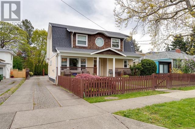 2321 Victor St, House detached with 3 bedrooms, 3 bathrooms and 2 parking in Victoria BC | Card Image
