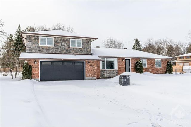 12 Sunnyside Drive, House detached with 3 bedrooms, 2 bathrooms and 6 parking in Ottawa ON | Image 1