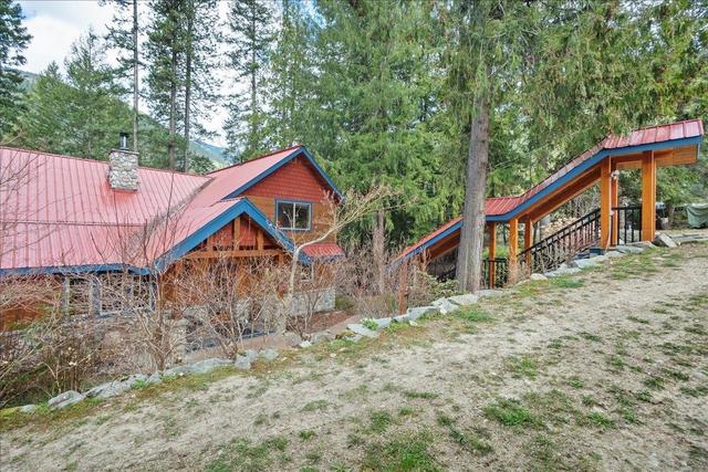 3195 Heddle Road, House detached with 3 bedrooms, 2 bathrooms and null parking in Central Kootenay F BC | Image 57