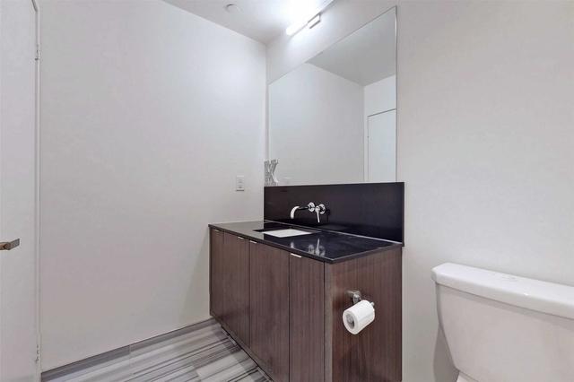 6710 - 88 Harbour St, Condo with 3 bedrooms, 2 bathrooms and 0 parking in Toronto ON | Image 24