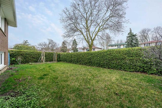 19 Queenscourt Dr, House detached with 3 bedrooms, 3 bathrooms and 4 parking in Toronto ON | Image 14