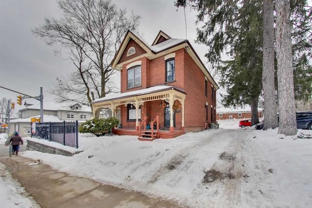 228 Bayfield St, House detached with 4 bedrooms, 3 bathrooms and 6 parking in Barrie ON | Image 2