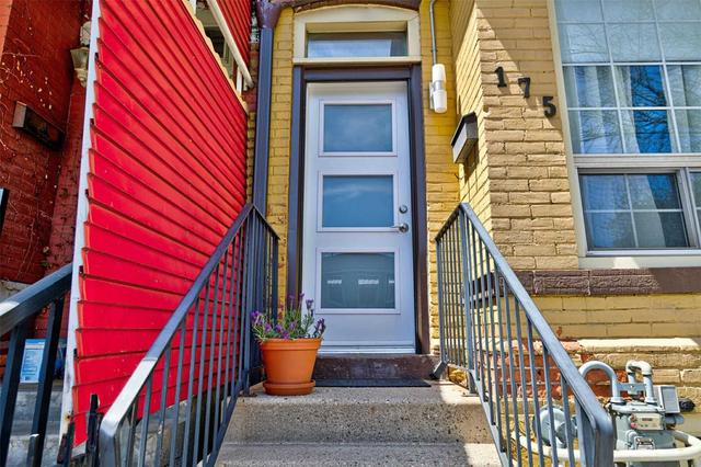 175 Macnab St N, House attached with 3 bedrooms, 1 bathrooms and 1 parking in Hamilton ON | Image 1