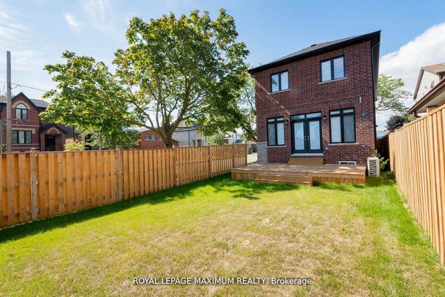 42 Fairfield Ave, House detached with 4 bedrooms, 4 bathrooms and 4 parking in Toronto ON | Image 32