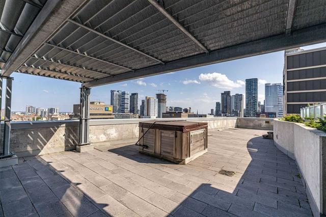 1407 - 386 Yonge St, Condo with 3 bedrooms, 2 bathrooms and 1 parking in Toronto ON | Image 9