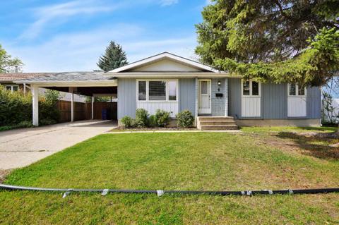 4 Mccune Avenue, House detached with 3 bedrooms, 1 bathrooms and 1 parking in Red Deer AB | Card Image