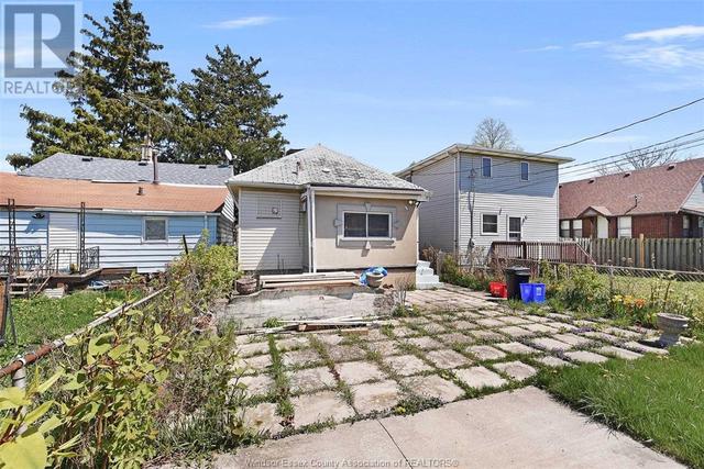 1061 Highland Avenue, House detached with 3 bedrooms, 2 bathrooms and null parking in Windsor ON | Image 7