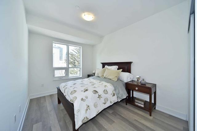 2 - 52 Holmes Ave, Townhouse with 2 bedrooms, 2 bathrooms and 2 parking in Toronto ON | Image 7