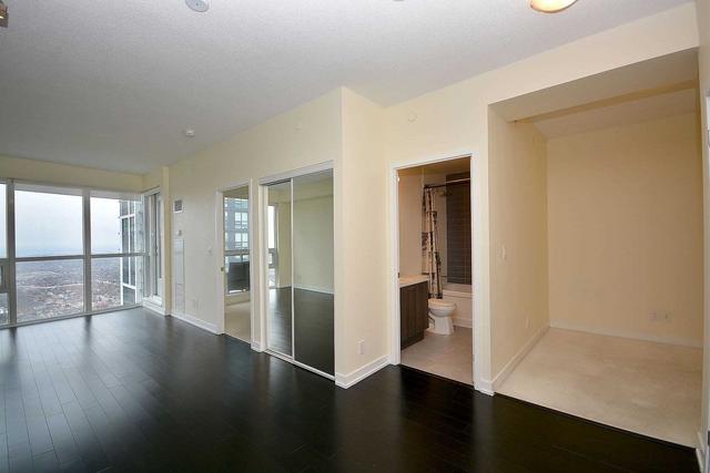 4010 - 510 Curran Pl, Condo with 1 bedrooms, 1 bathrooms and 1 parking in Mississauga ON | Image 2