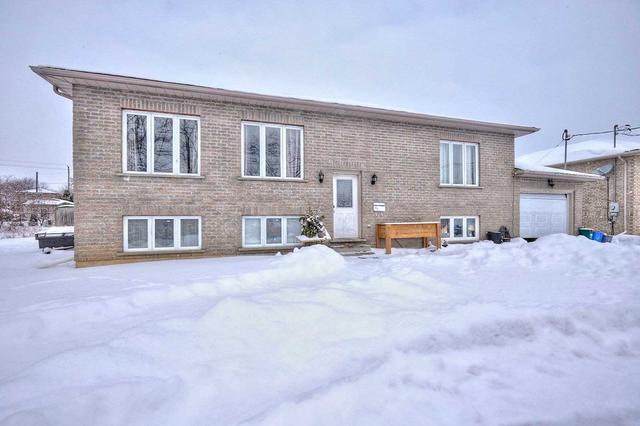 63 Parker St, House detached with 5 bedrooms, 4 bathrooms and 3 parking in St. Catharines ON | Image 1