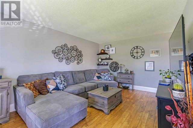 1321 Cedar St, House detached with 3 bedrooms, 2 bathrooms and 6 parking in Oshawa ON | Image 5