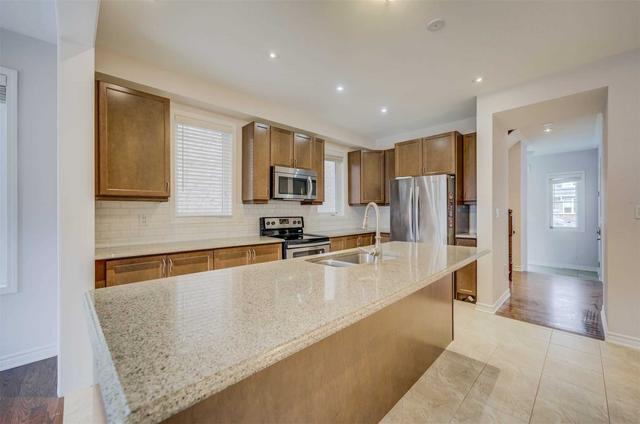 612 Langholm St, House detached with 4 bedrooms, 3 bathrooms and 3 parking in Milton ON | Image 2