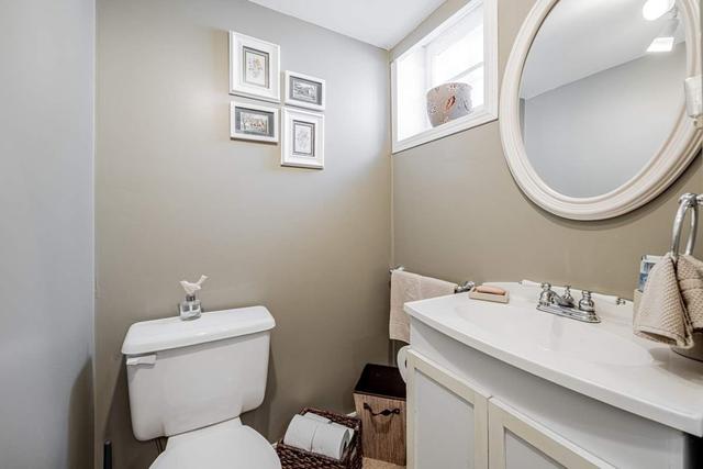 124 Phillip Ave, House detached with 2 bedrooms, 2 bathrooms and 3 parking in Toronto ON | Image 7