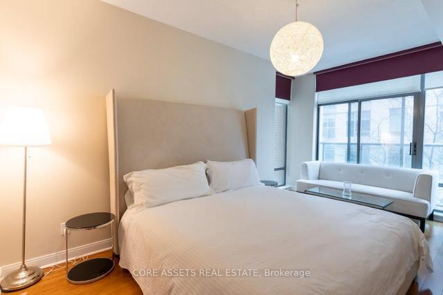 301 - 21 Scollard St, Condo with 2 bedrooms, 2 bathrooms and 2 parking in Toronto ON | Image 5