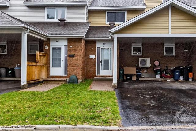 69 Bannerhill Private, Townhouse with 3 bedrooms, 2 bathrooms and 2 parking in Ottawa ON | Image 1